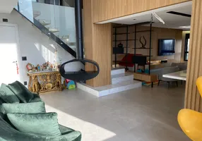 Foto 1 de Cobertura com 3 Quartos à venda, 215m² em Vila Olímpia, São Paulo