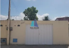 Foto 1 de Casa com 2 Quartos para alugar, 72m² em Siqueira, Fortaleza