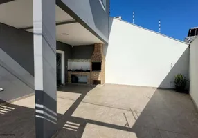 Foto 1 de Casa com 3 Quartos à venda, 180m² em Praia das Pitangueiras, Guarujá