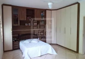 Foto 1 de Sobrado com 5 Quartos à venda, 207m² em Borda da Mata, Caçapava