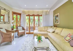 Foto 1 de Casa de Condomínio com 3 Quartos à venda, 255m² em Jardim Isabel, Porto Alegre