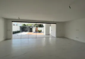 Foto 1 de Casa com 3 Quartos à venda, 245m² em Barra da Tijuca, Rio de Janeiro