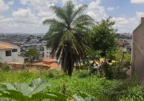 Foto 1 de Lote/Terreno à venda, 753m² em Cabral, Contagem