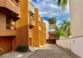 Foto 1 de Casa de Condomínio com 4 Quartos à venda, 301m² em Chácara das Pedras, Porto Alegre