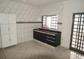 Foto 1 de Casa com 2 Quartos para alugar, 50m² em Vila Nova, Maringá