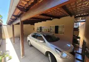 Foto 1 de Casa com 3 Quartos à venda, 162m² em Jardim das Palmeiras, Uberlândia