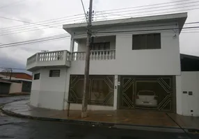 Foto 1 de Casa com 3 Quartos à venda, 282m² em Jardim Medeiros, São Carlos
