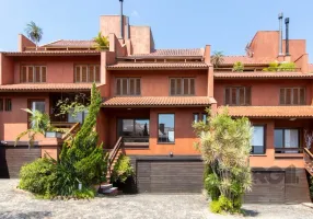 Foto 1 de Casa de Condomínio com 4 Quartos para alugar, 383m² em Cristal, Porto Alegre