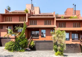 Foto 1 de Casa de Condomínio com 4 Quartos para alugar, 384m² em Cristal, Porto Alegre