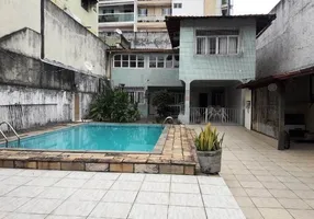 Foto 1 de Casa com 4 Quartos à venda, 360m² em Praia da Costa, Vila Velha