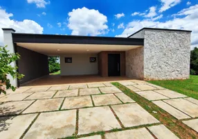 Foto 1 de Casa de Condomínio com 3 Quartos à venda, 280m² em Torninos, Cesário Lange