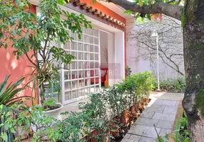 Foto 1 de Casa com 3 Quartos para alugar, 200m² em Jardim Previdência, São Paulo
