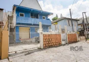 Foto 1 de Casa com 4 Quartos à venda, 280m² em Teresópolis, Porto Alegre