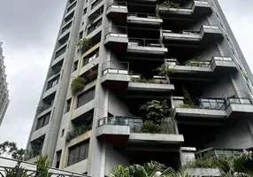 Foto 1 de Apartamento com 3 Quartos para alugar, 200m² em Vila Suzana, São Paulo