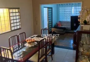 Foto 1 de Casa com 3 Quartos à venda, 211m² em Martins, Uberlândia