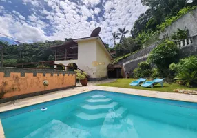 Foto 1 de Casa com 3 Quartos à venda, 530m² em Cascata do Imbuí, Teresópolis