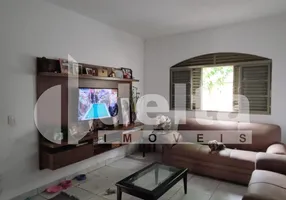 Foto 1 de Casa com 2 Quartos à venda, 120m² em Copacabana, Uberlândia