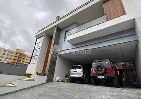 Foto 1 de Casa com 4 Quartos à venda, 330m² em América, Joinville