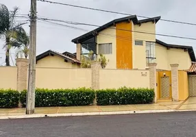 Foto 1 de Sobrado com 3 Quartos para venda ou aluguel, 262m² em Vila Harmonia, Araraquara