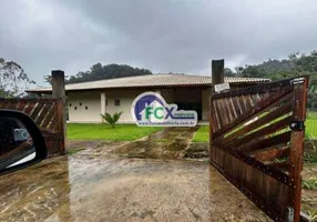Foto 1 de Fazenda/Sítio com 4 Quartos à venda, 300m² em Zona Rural, Itariri