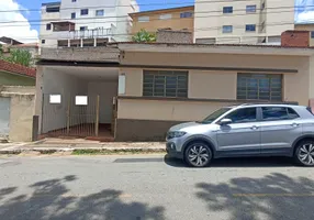 Foto 1 de Casa com 3 Quartos à venda, 200m² em Saúde, Pouso Alegre