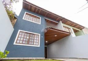 Foto 1 de Sobrado com 3 Quartos à venda, 196m² em Jardim das Américas, Curitiba