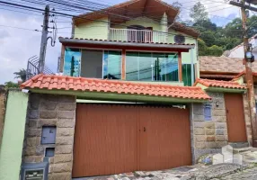 Foto 1 de Casa com 3 Quartos à venda, 450m² em Itamarati, Petrópolis