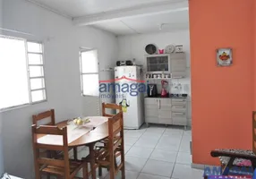 Foto 1 de Casa com 2 Quartos para alugar, 82m² em Centro, Jacareí