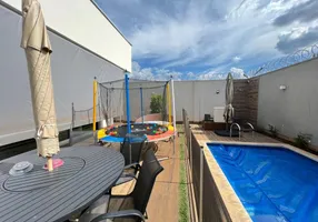 Foto 1 de Casa com 3 Quartos à venda, 258m² em Jardim Colina, Uberlândia