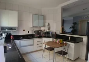 Foto 1 de Casa com 4 Quartos à venda, 300m² em Custódio Pereira, Uberlândia