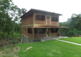 Foto 1 de Casa de Condomínio com 4 Quartos à venda, 230m² em Três Córregos, Teresópolis