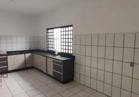 Foto 1 de Casa com 5 Quartos para alugar, 208m² em Jardim Pinheiros, Maringá