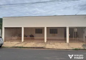 Foto 1 de Casa com 2 Quartos à venda, 300m² em Vila Arquelau, Uberaba