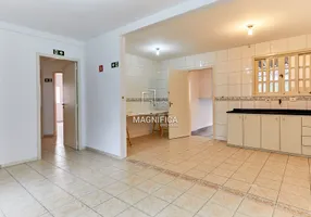 Foto 1 de Casa com 2 Quartos para alugar, 150m² em Água Verde, Curitiba