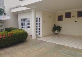 Foto 1 de Casa com 4 Quartos à venda, 235m² em Jardim Itália, Cuiabá