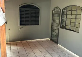 Foto 1 de Casa com 3 Quartos à venda, 200m² em Luizote de Freitas, Uberlândia