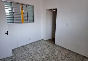 Foto 1 de Casa com 2 Quartos para alugar, 30m² em Vila Yolanda, Osasco