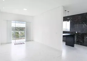 Foto 1 de Casa de Condomínio com 3 Quartos à venda, 200m² em Jardim Canada, Nova Lima