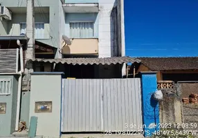 Foto 1 de Casa com 2 Quartos à venda, 56m² em Fátima, Joinville