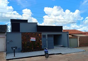 Foto 1 de Casa com 3 Quartos à venda, 215m² em Setor Central, Piracanjuba
