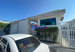 Foto 1 de Casa de Condomínio com 4 Quartos para alugar, 132m² em Curió, Fortaleza