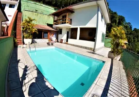 Foto 1 de Casa com 3 Quartos à venda, 268m² em Bingen, Petrópolis