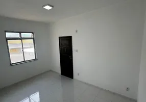 Foto 1 de Apartamento com 1 Quarto para alugar, 40m² em Rocha Miranda, Rio de Janeiro