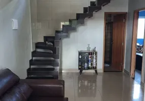 Foto 1 de Casa com 3 Quartos à venda, 137m² em Coqueiros, Florianópolis