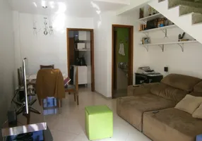 Foto 1 de Casa com 2 Quartos à venda, 70m² em Arvoredo, Contagem