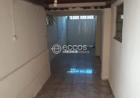Foto 1 de Casa com 3 Quartos para alugar, 85m² em Centro, Araguari