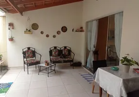 Foto 1 de Casa com 3 Quartos à venda, 220m² em Jardim América, Goiânia