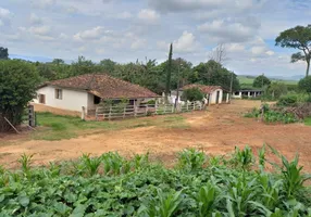 Foto 1 de Fazenda/Sítio com 3 Quartos à venda, 150m² em Zona Rural, Piumhi