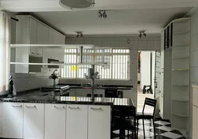 Foto 1 de Casa com 5 Quartos à venda, 220m² em Quarta Parada, São Paulo