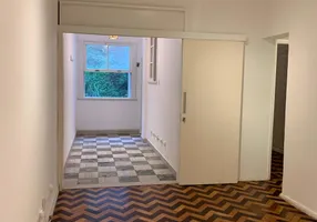 Foto 1 de Apartamento com 2 Quartos para alugar, 64m² em Copacabana, Rio de Janeiro